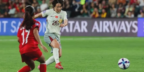 万博体育登录-女足2-0赢球却遭全网痛批！同陷男足困境，玫瑰复兴路在何方？