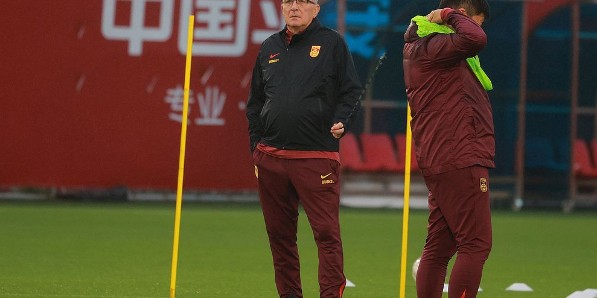 澎湃：国足生死战沿用菱形中场争胜，张玉宁+王钰栋组双前锋