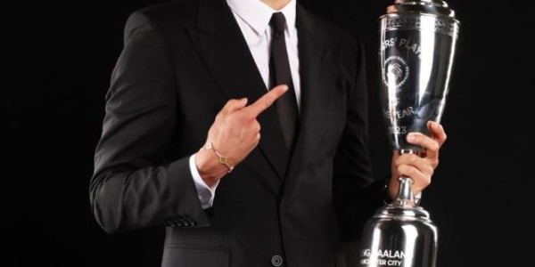 万博体育平台-【早报】别了，太空易！易建联深夜发文宣布退役！