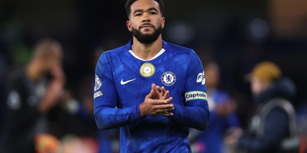 吹响反击号角！官方：詹姆斯任意球直接破门当选切尔西月最佳进球